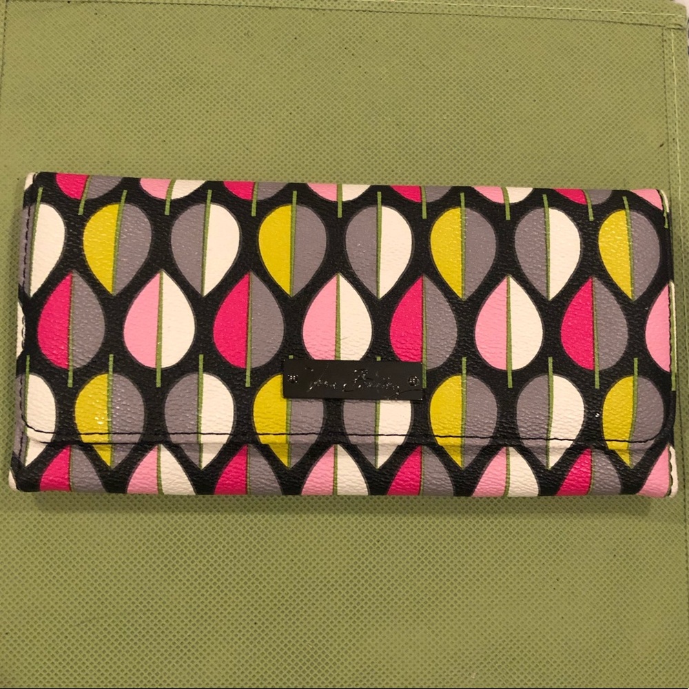 Vera Bradley magnetic wallet